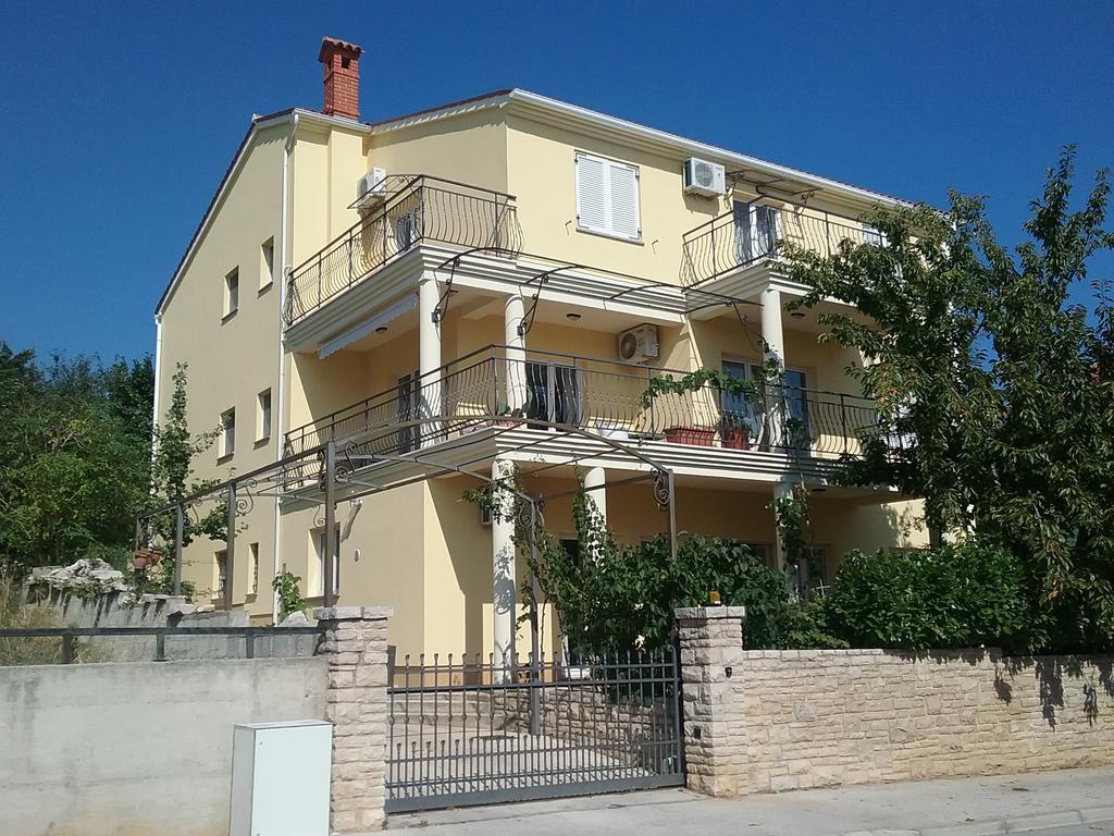 Apartment Majoran Pula Bagian luar foto